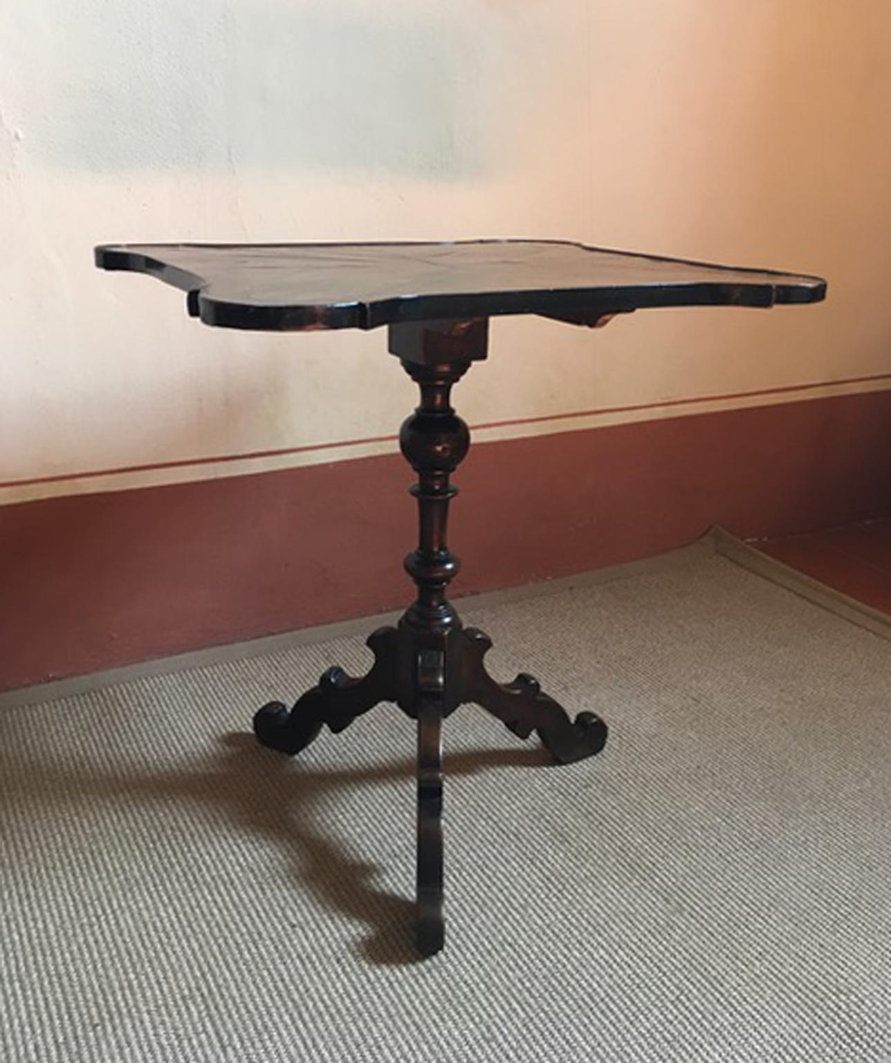 Elegance, charming, beauty, are the adjectives to attribute to this tea table or side table, handmade in the Northern part of Italy, Lombardia, in the Early 19th Century. The walnut solid foot has again traces of black ebonized lacquer. The piece