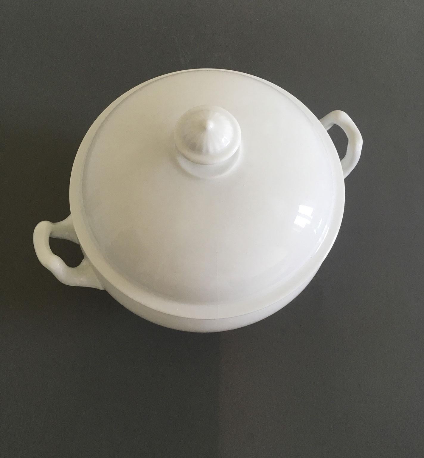 Porcelaine Soupière italienne du début du 19ème siècle en porcelaine blanche de style Régence en vente