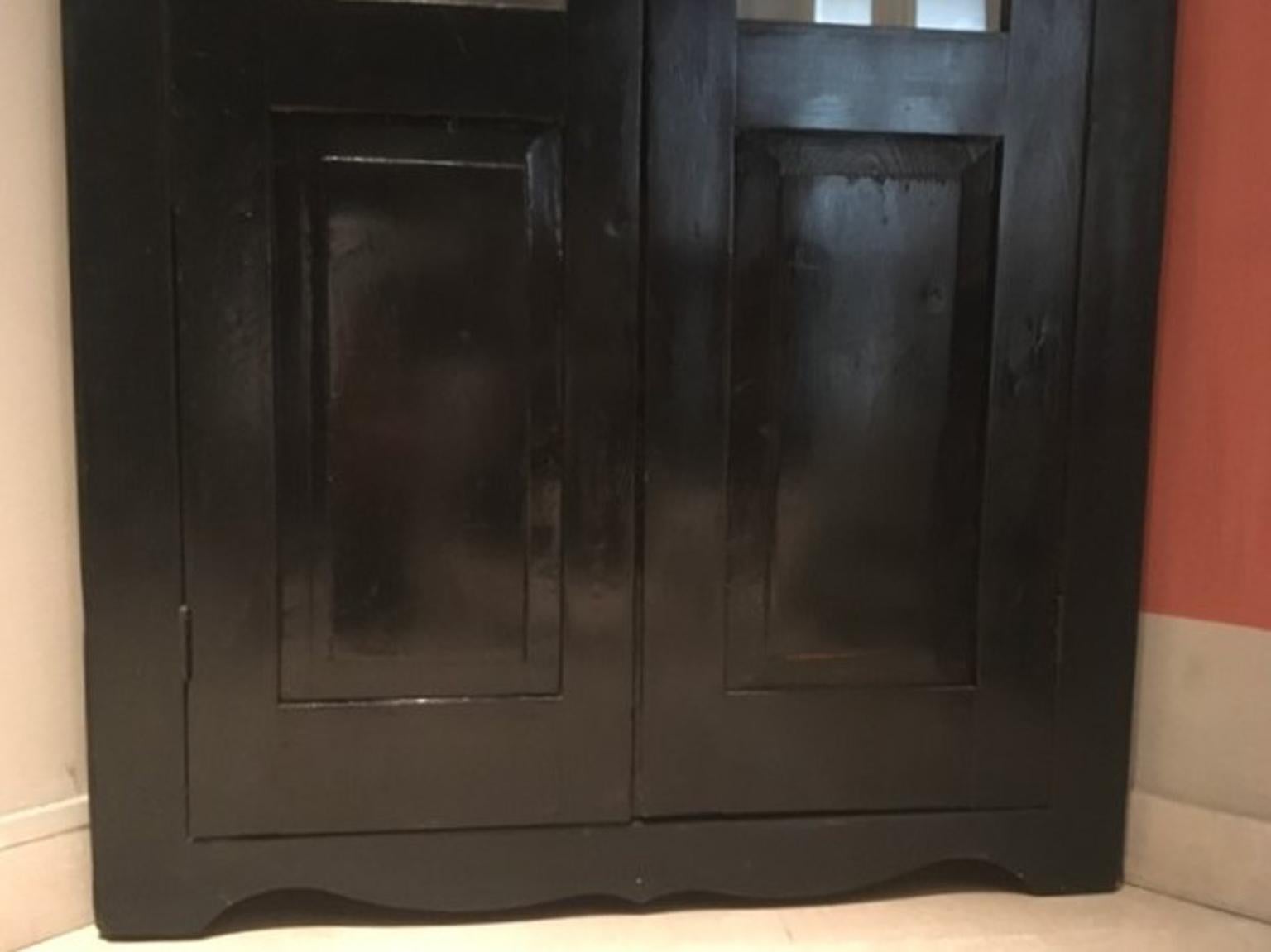 Italian Early 20th Century Kitchen Pine Wood Black Lacquered Corner Cupboard 2