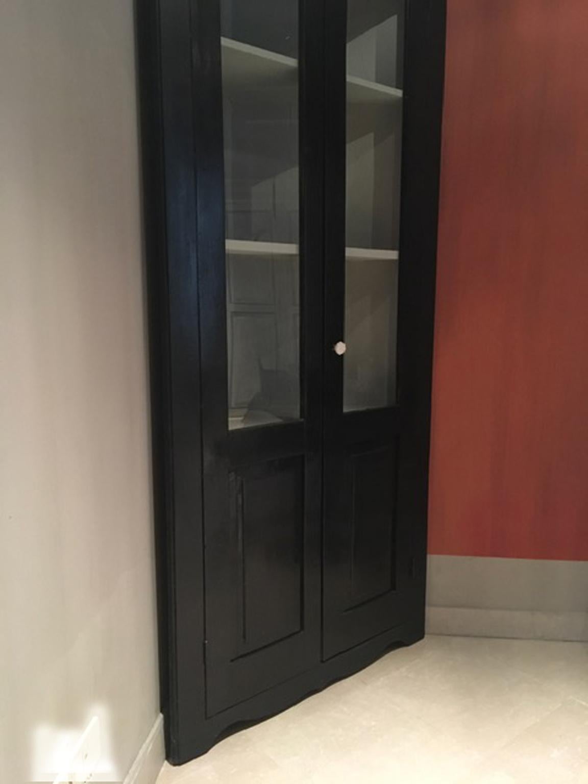 Italian Early 20th Century Kitchen Pine Wood Black Lacquered Corner Cupboard 3