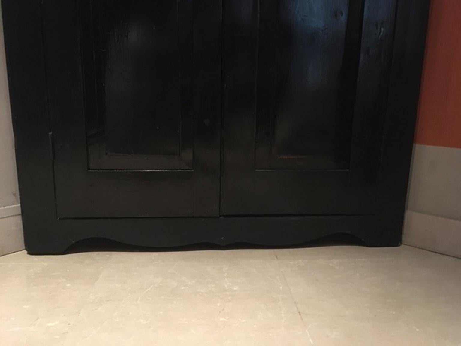 Italian Early 20th Century Kitchen Pine Wood Black Lacquered Corner Cupboard 4