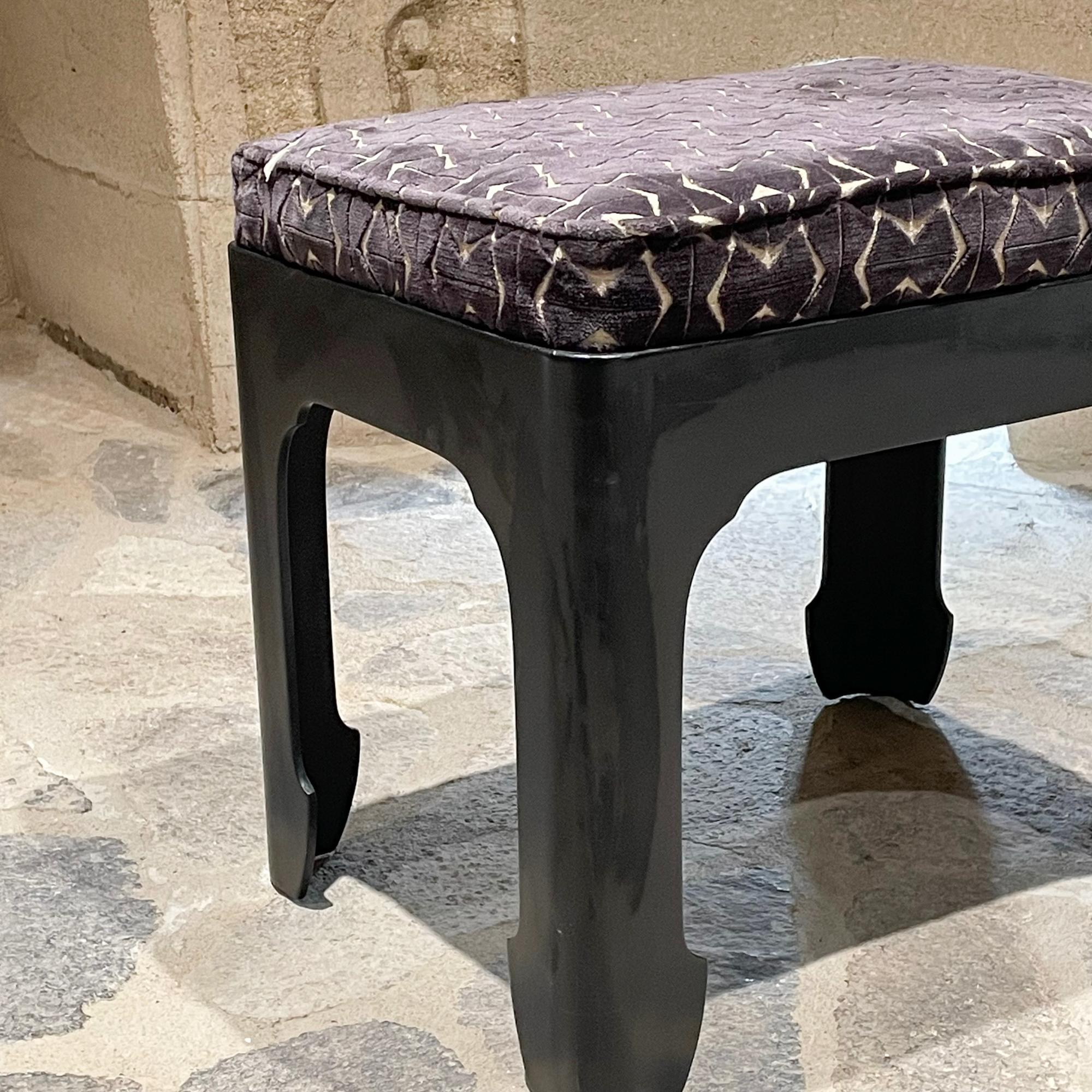 Taburete de tocador negro de los años 50 Estilo de Edward Wormley para Dunbar Tela en venta