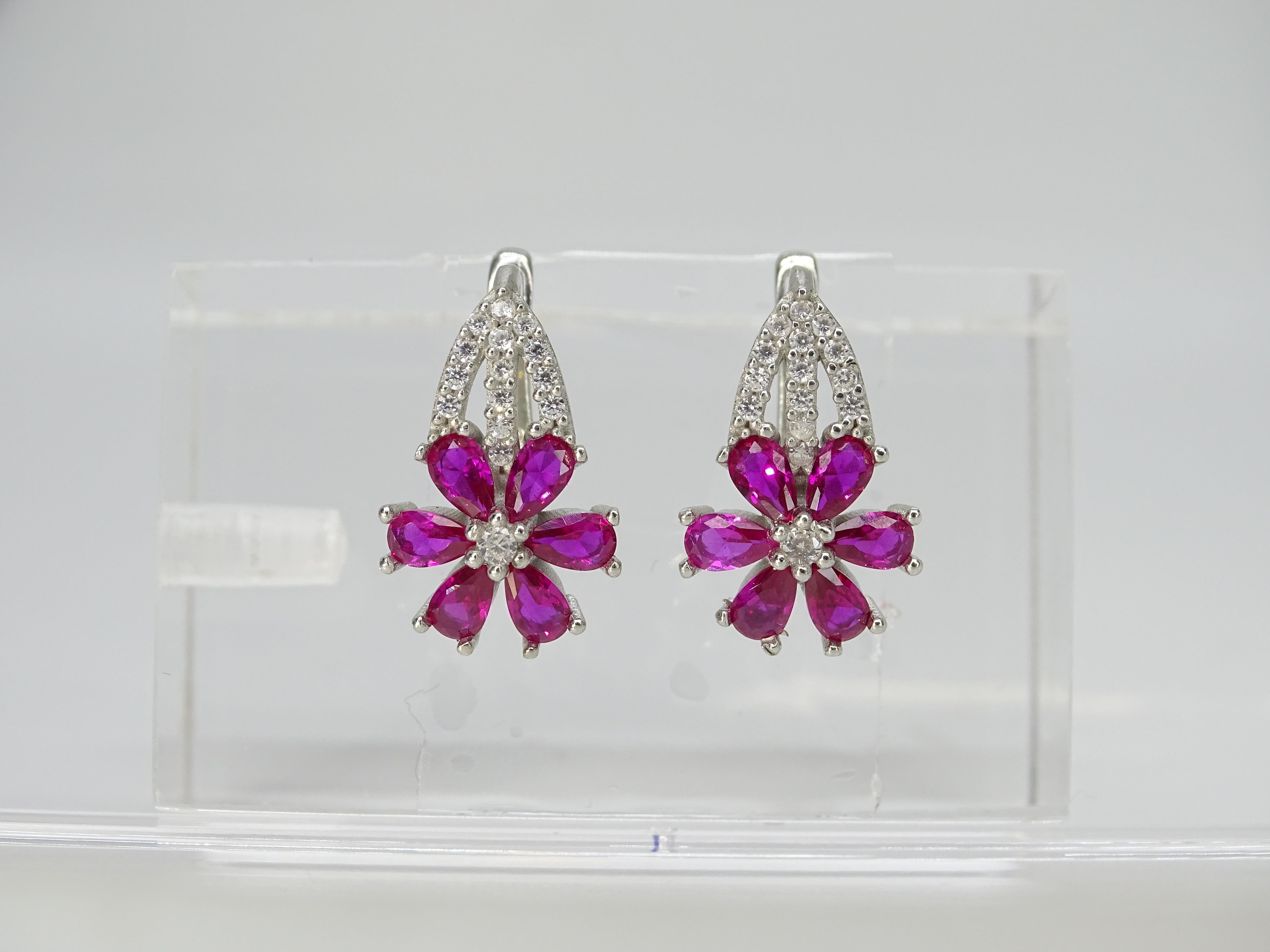 Italy “flower” earrings with ruby and zircons, 925 sterling silver in vendita 2