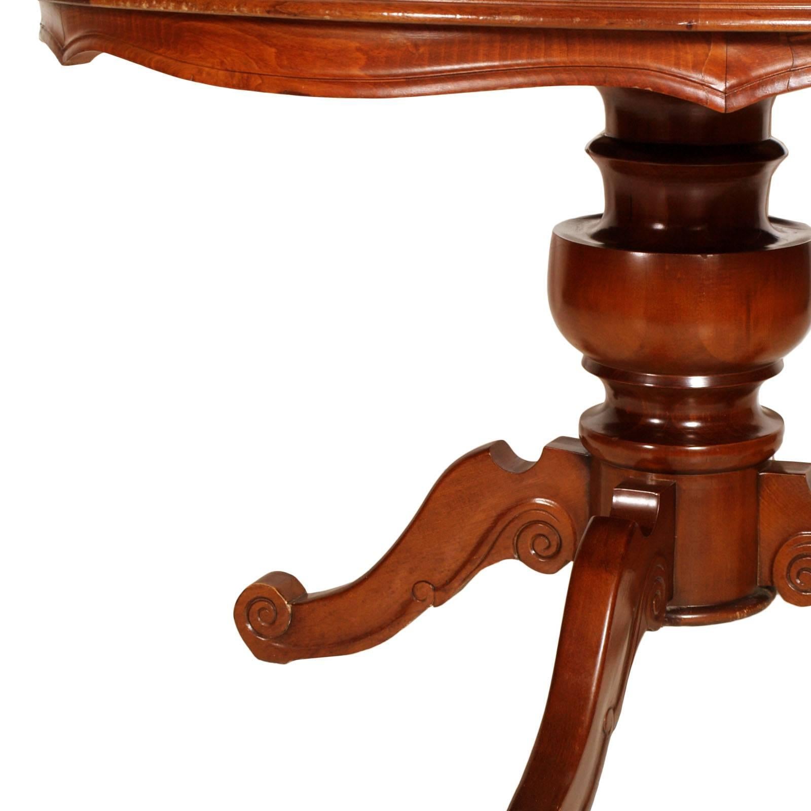 Néo-baroque Table ronde baroque italienne de la fin du XVIIIe siècle en noyer incrusté de Sorrento, Neaples en vente