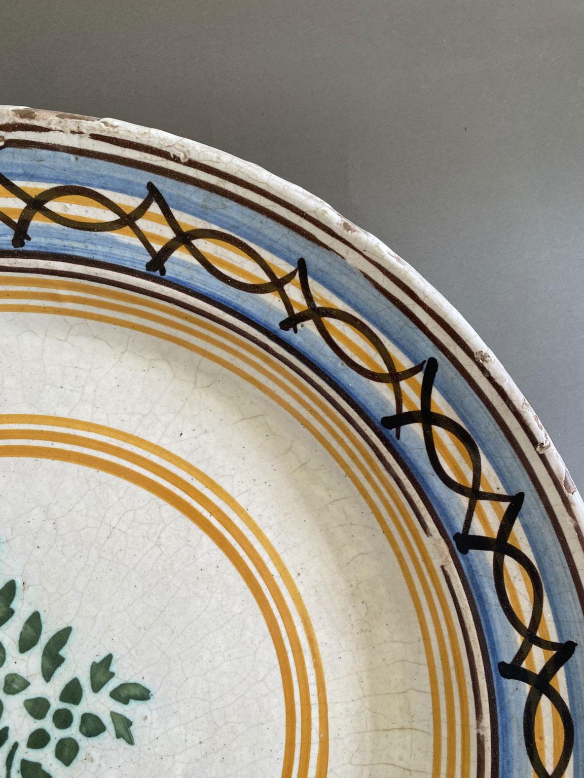 italien Italie Fin du XVIIIe siècle Plat en céramique ou centre de table décoratif en vente