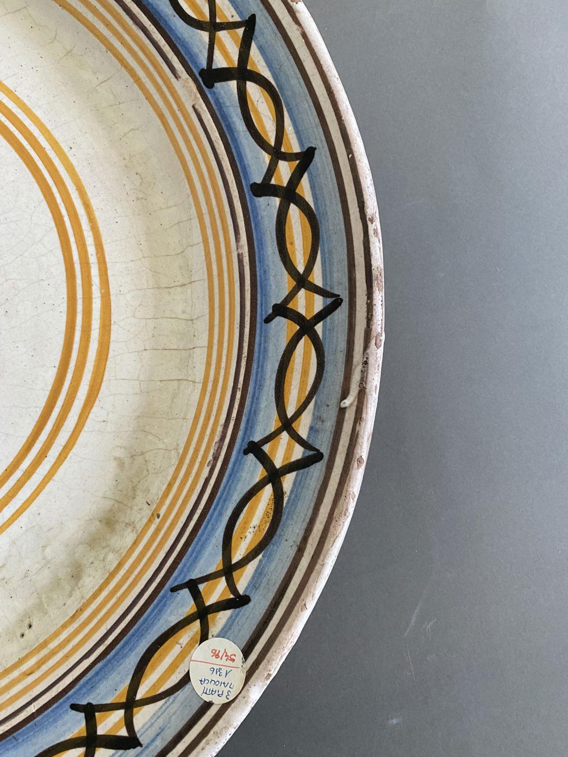 Fait main Italie Fin du XVIIIe siècle Plat en céramique ou centre de table décoratif en vente