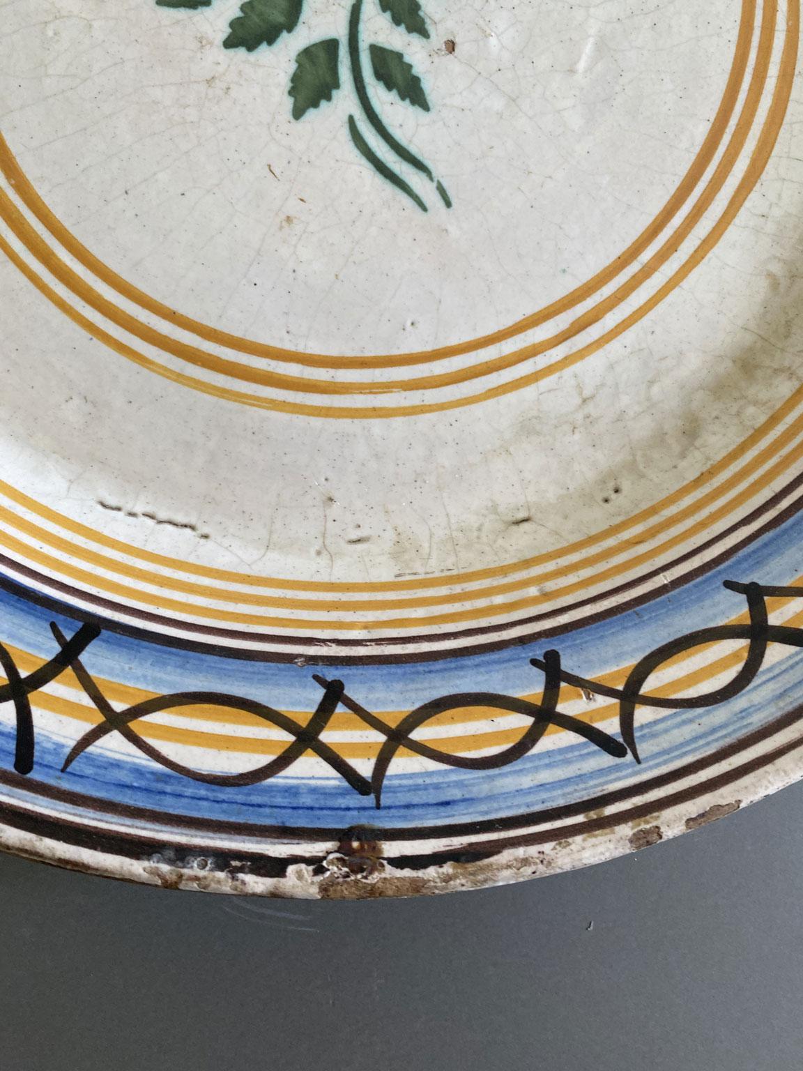Italie Fin du XVIIIe siècle Plat en céramique ou centre de table décoratif Bon état - En vente à Brescia, IT