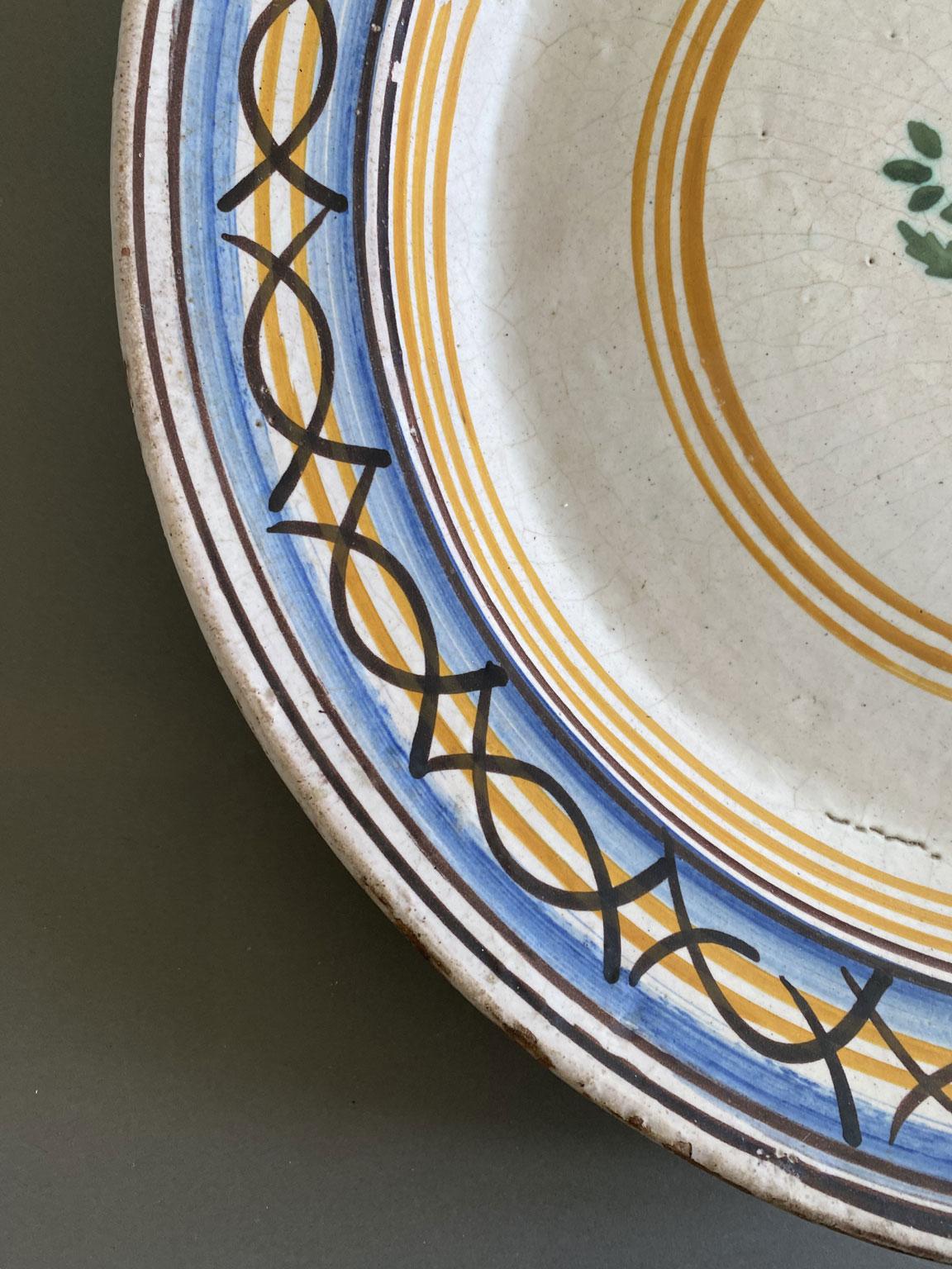 Céramique Italie Fin du XVIIIe siècle Plat en céramique ou centre de table décoratif en vente