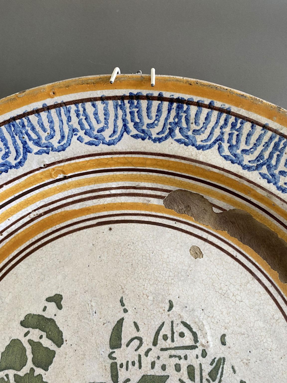 italien Italie Fin du XVIIIe siècle Plat en céramique ou centre de table décoratif en vente
