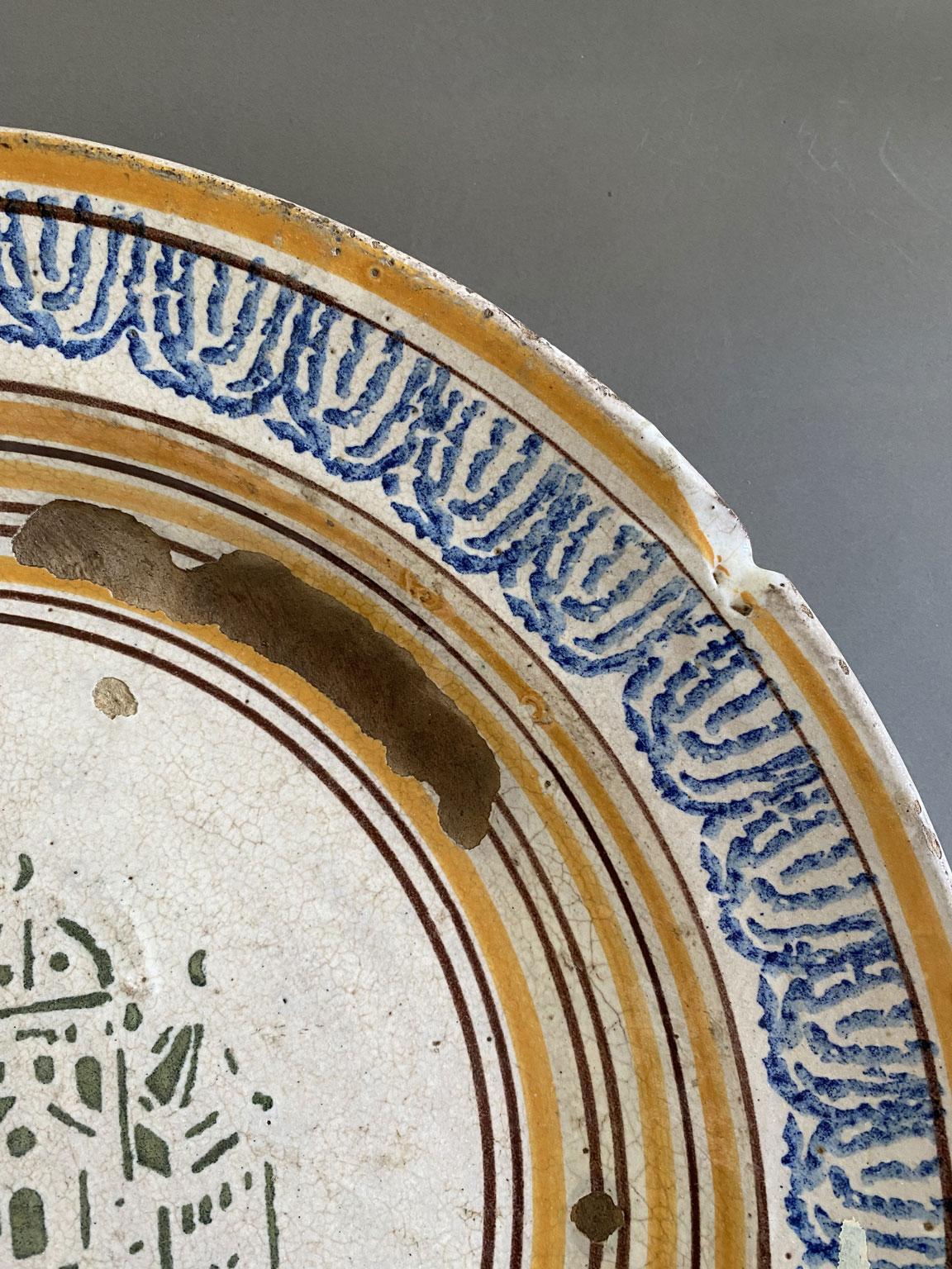 Fait main Italie Fin du XVIIIe siècle Plat en céramique ou centre de table décoratif en vente