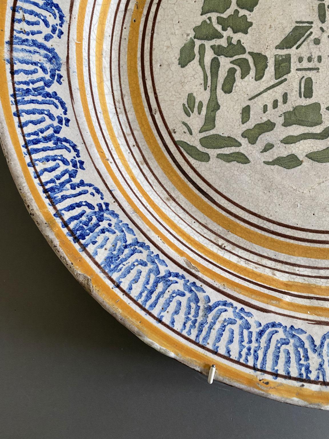 Italie Fin du XVIIIe siècle Plat en céramique ou centre de table décoratif en vente 1