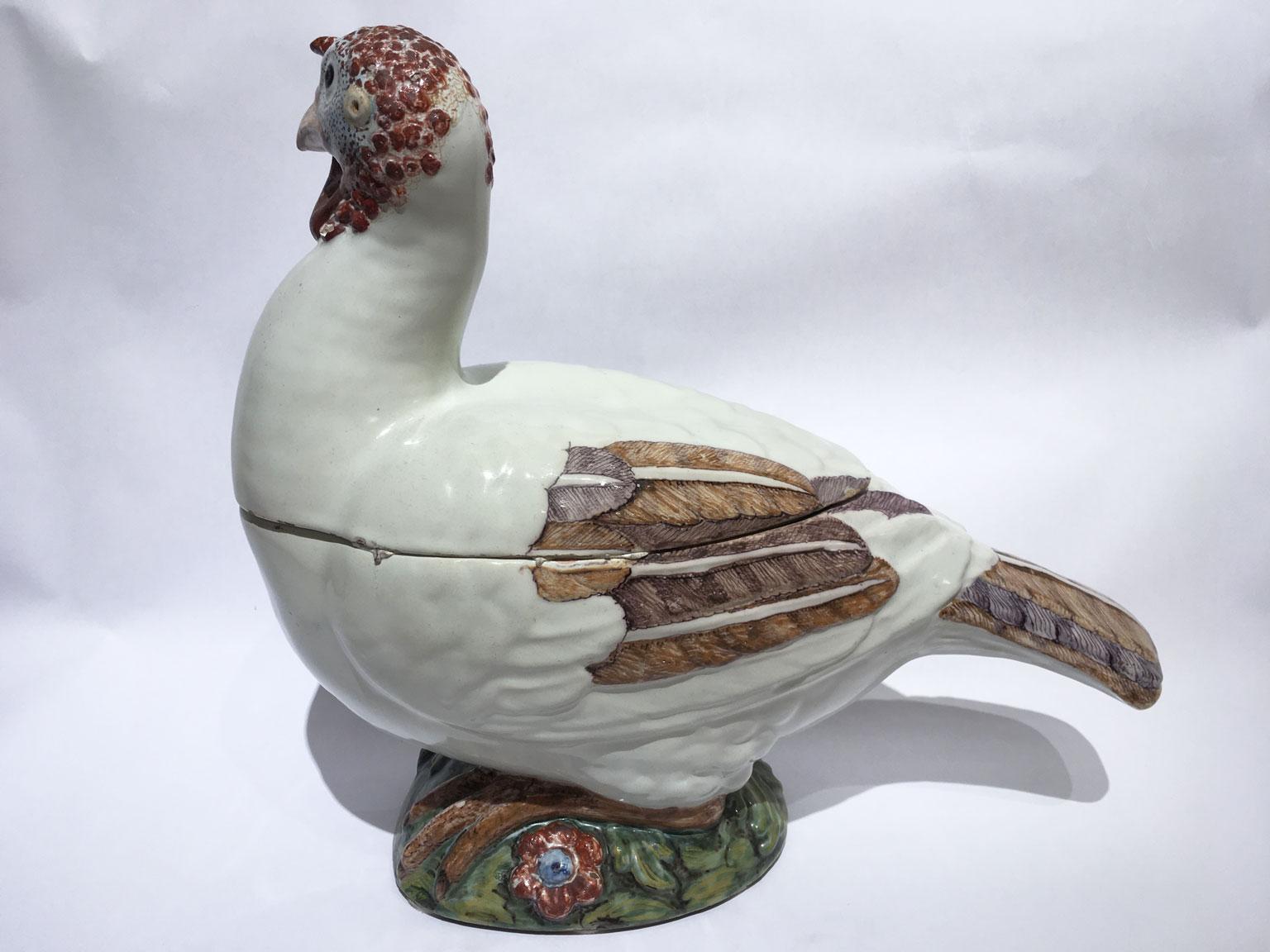 Italien, spätes 18. Jahrhundert, kleine weiße Majolika- Türkei mit  Polychrom im Angebot 4
