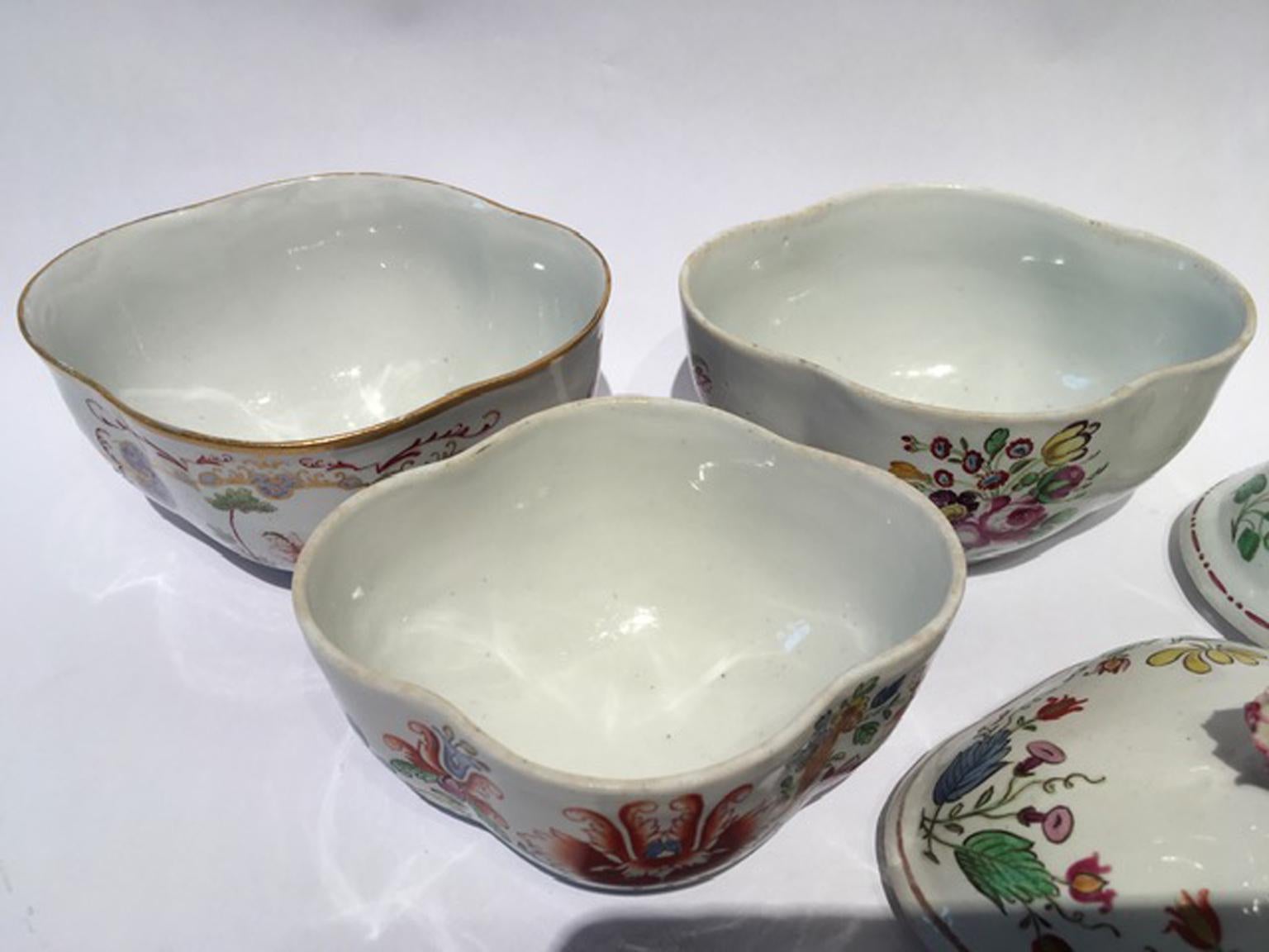 Italy Late 18th Century Richard Ginori Set 3 Porcelain Sugar Bowls Floral Decor For Sale 2