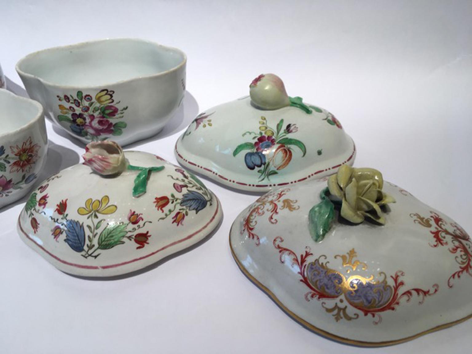 Italy Late 18th Century Richard Ginori Set 3 Porcelain Sugar Bowls Floral Decor For Sale 3