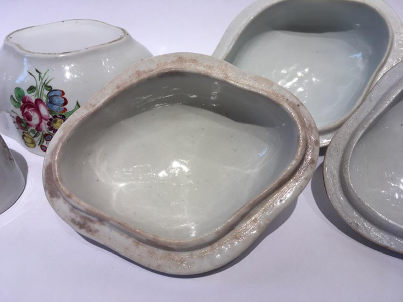 Italy Late 18th Century Richard Ginori Set 3 Porcelain Sugar Bowls Floral Decor For Sale 8