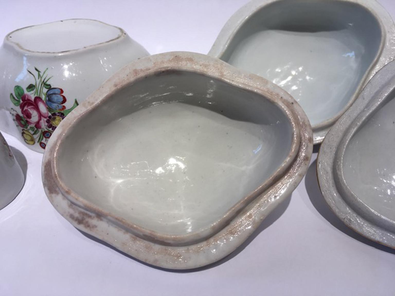 Italia Finales del siglo XVIII Richard Ginori Juego de 3 azucareros de porcelana con decoración floral en venta 10