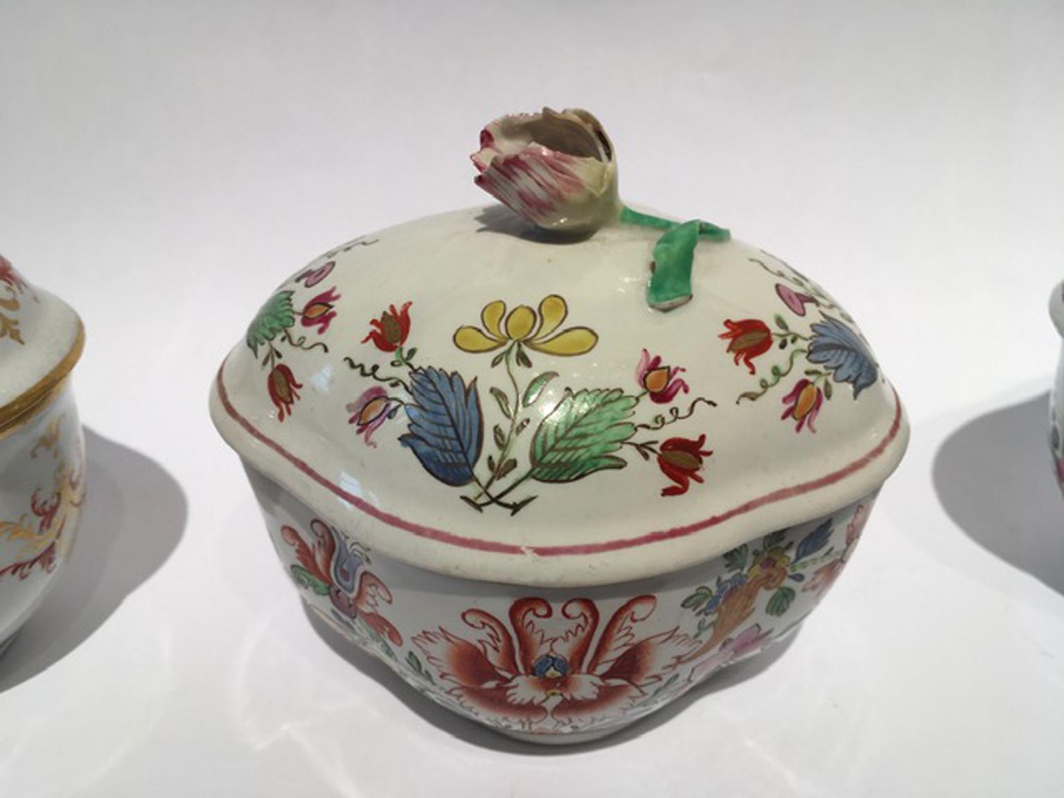 Italy Late 18th Century Richard Ginori Set 3 Porcelain Sugar Bowls Floral Decor For Sale 10