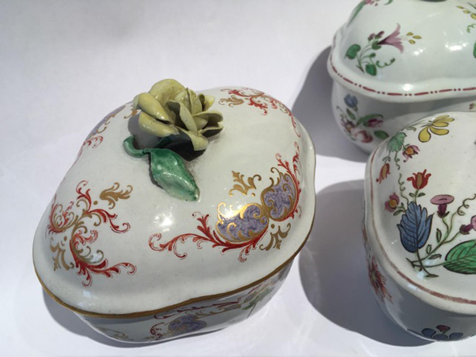 Baroque Italy Late 18th Century Richard Ginori Set 3 Porcelain Sugar Bowls Floral Decor For Sale