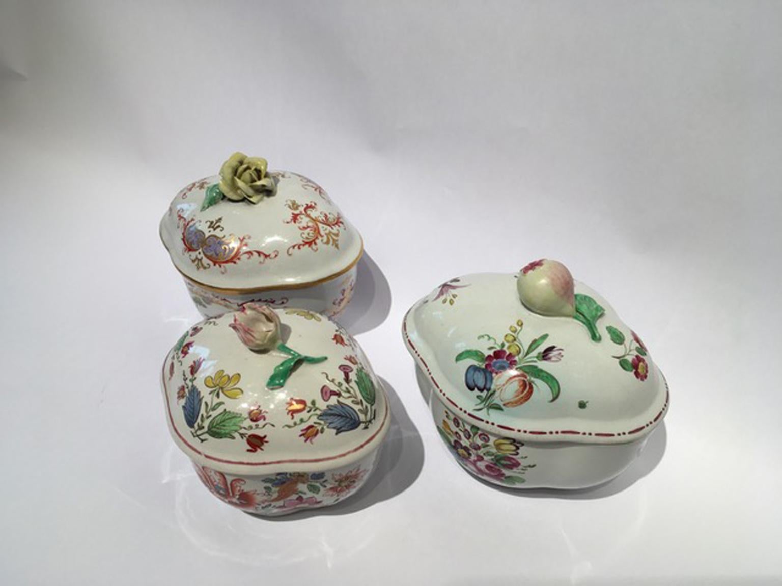 Hand-Crafted Italy Late 18th Century Richard Ginori Set 3 Porcelain Sugar Bowls Floral Decor For Sale