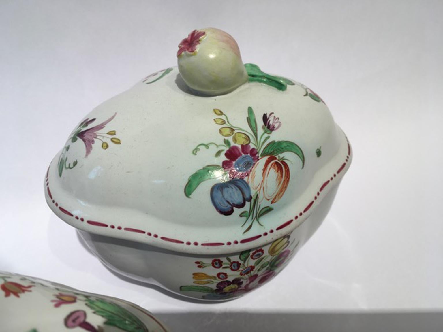 Italy Late 18th Century Richard Ginori Set 3 Porcelain Sugar Bowls Floral Decor In Good Condition For Sale In Brescia, IT