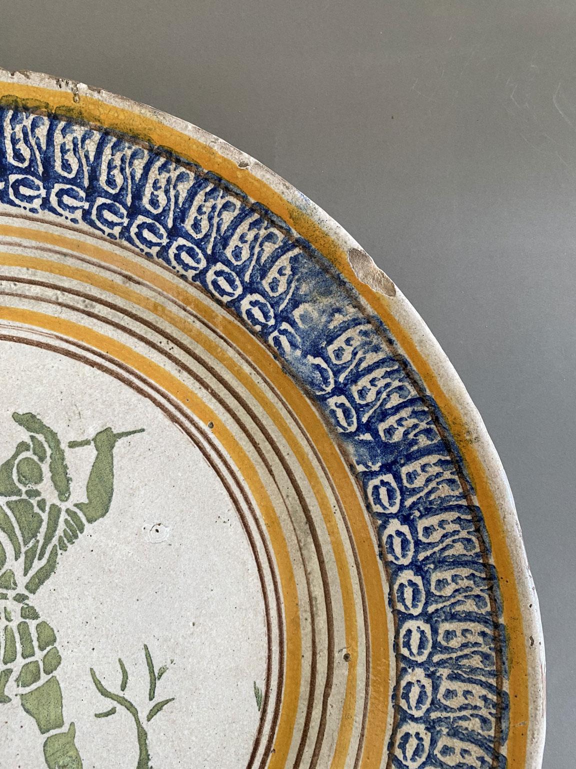 Italia Finales del siglo XVIII  Centro de mesa con plato de cerámica Toscana Italiano en venta