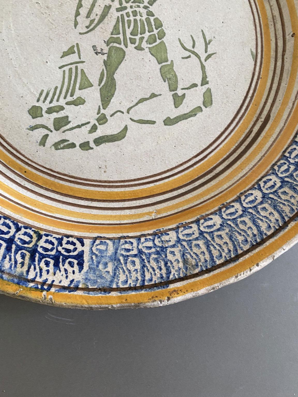 Italia Finales del siglo XVIII  Centro de mesa con plato de cerámica Toscana en Bueno estado para la venta en Brescia, IT