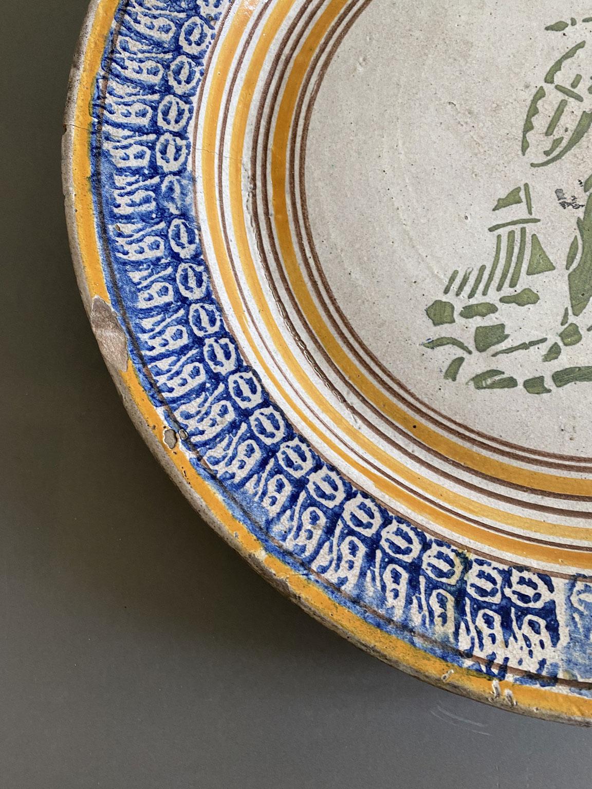 Italia Finales del siglo XVIII  Centro de mesa con plato de cerámica Toscana Cerámico en venta