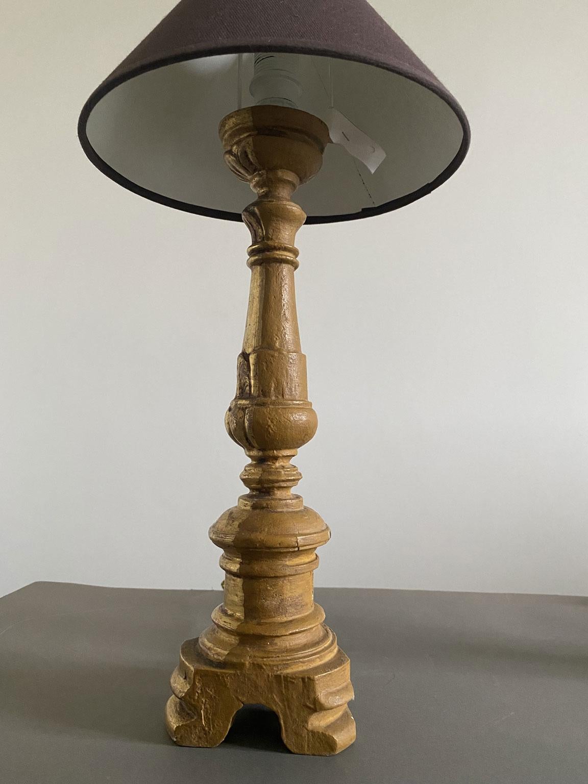 Italia Finales del Siglo XIX Pareja de Lámparas de Mesa Barrocas de Madera Dorada en venta 4