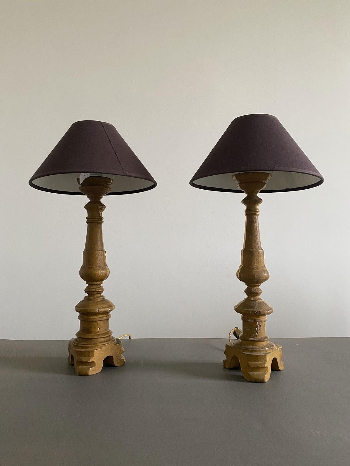 Italia Finales del Siglo XIX Pareja de Lámparas de Mesa Barrocas de Madera Dorada en venta 7