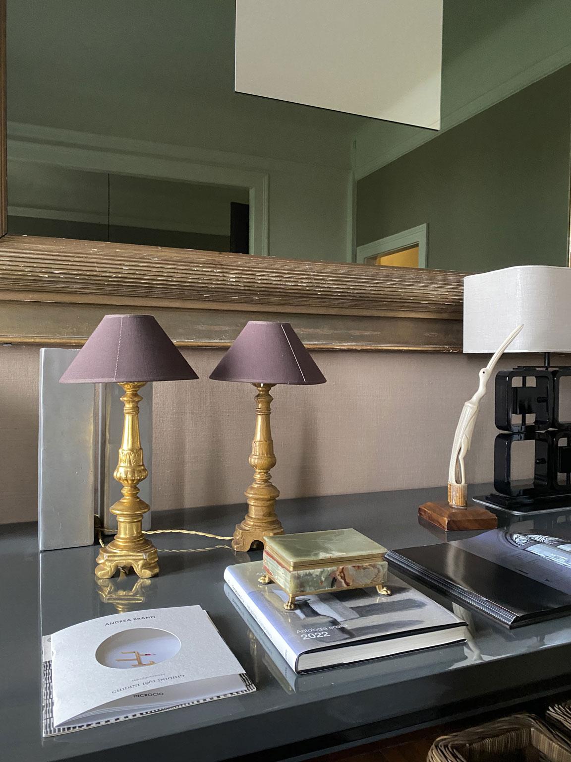 Italia Finales del Siglo XIX Pareja de Lámparas de Mesa Barrocas de Madera Dorada en venta 8