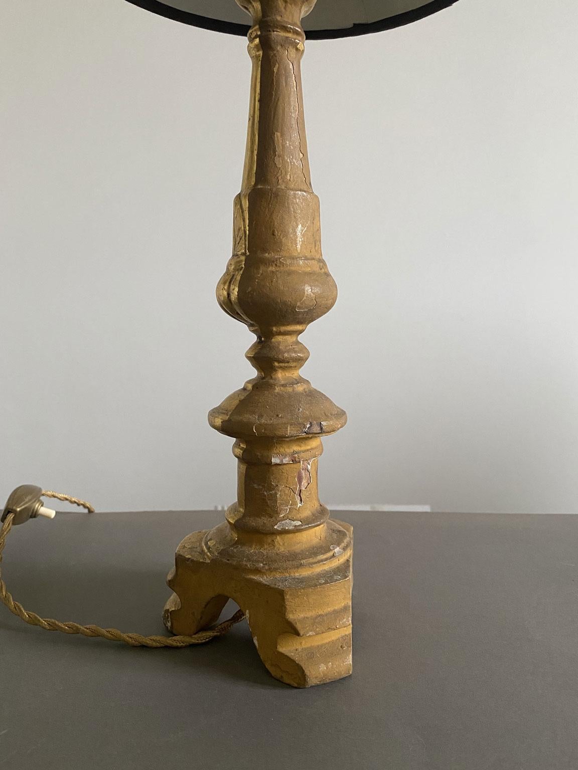 Italia Finales del Siglo XIX Pareja de Lámparas de Mesa Barrocas de Madera Dorada siglo XIX en venta