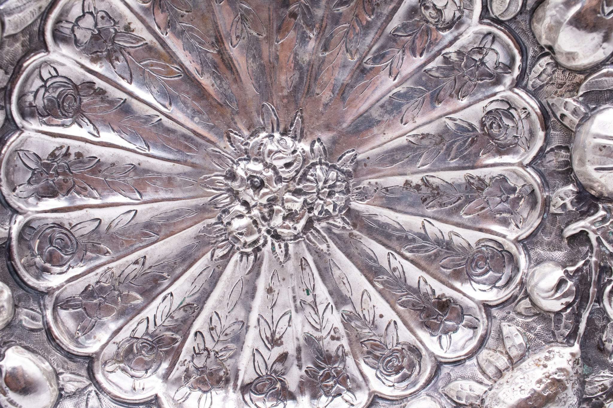 Italy Late 19th Century Renaissance Revival Fruit Plate Tray In .800 Silver For Sale 2