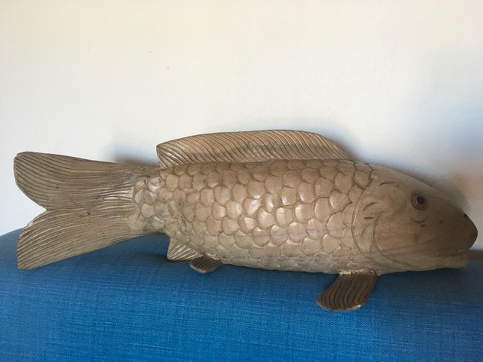 This animal sculpture well reproduce a natural fish in natural dimensions.
A nice piece that can be useful to decor a kitchen or a dining room.