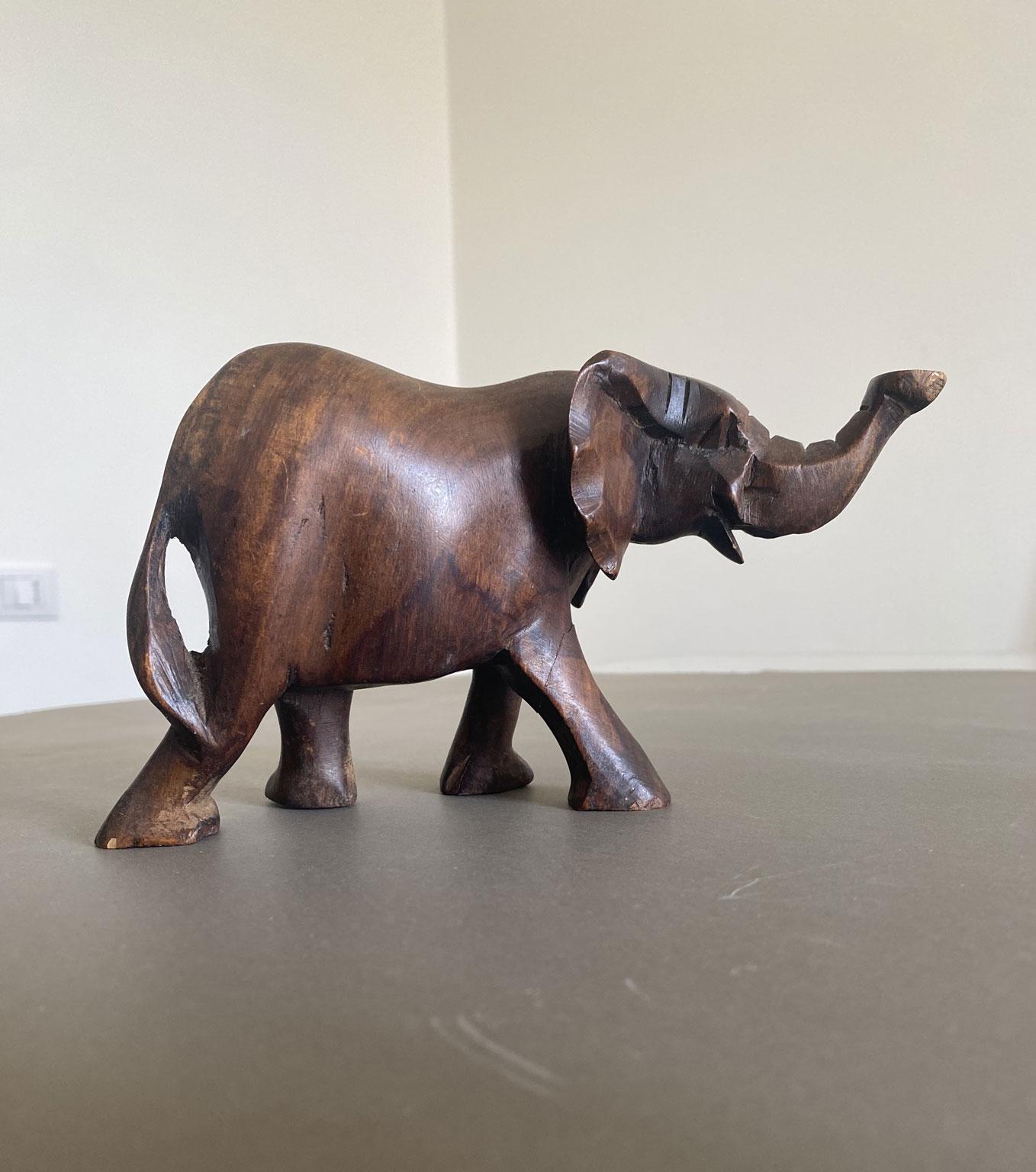 Italia Fine XX secolo Elefante in legno intagliato in vendita 3