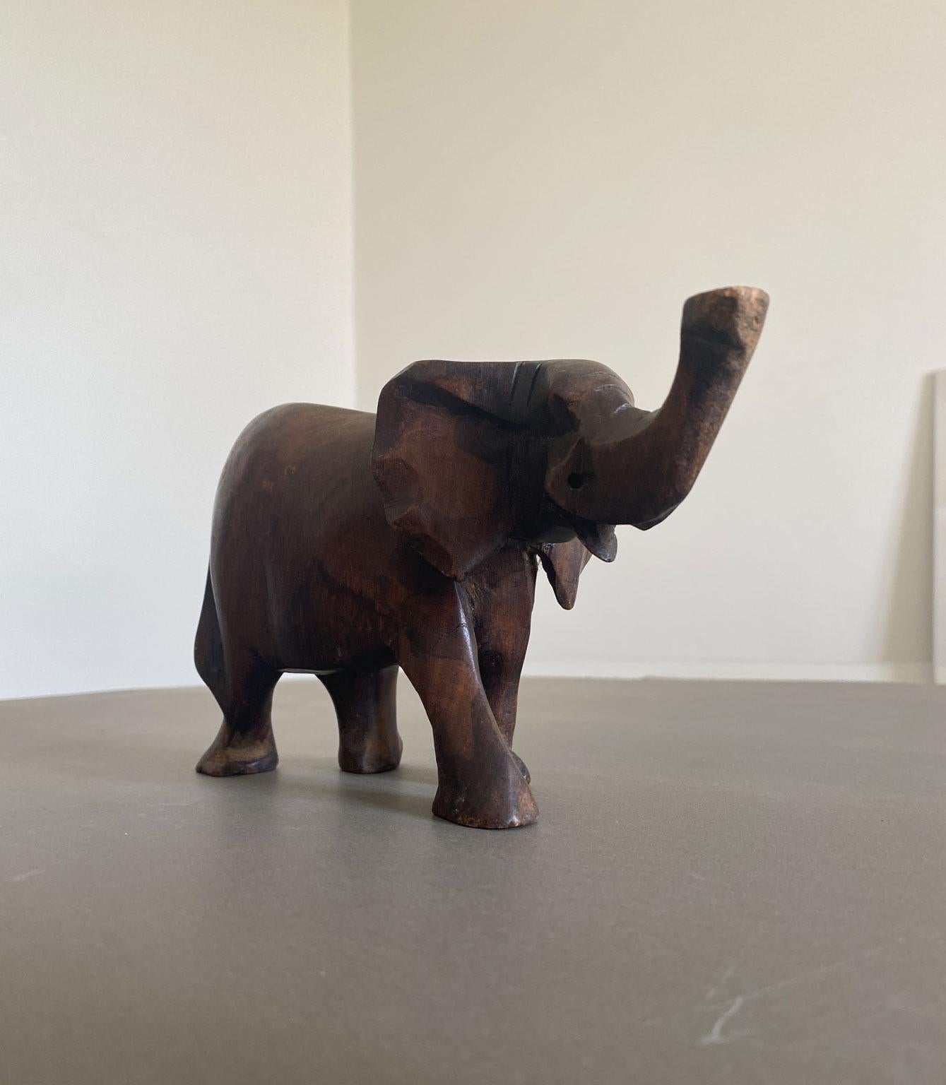 Rustico Italia Fine XX secolo Elefante in legno intagliato in vendita