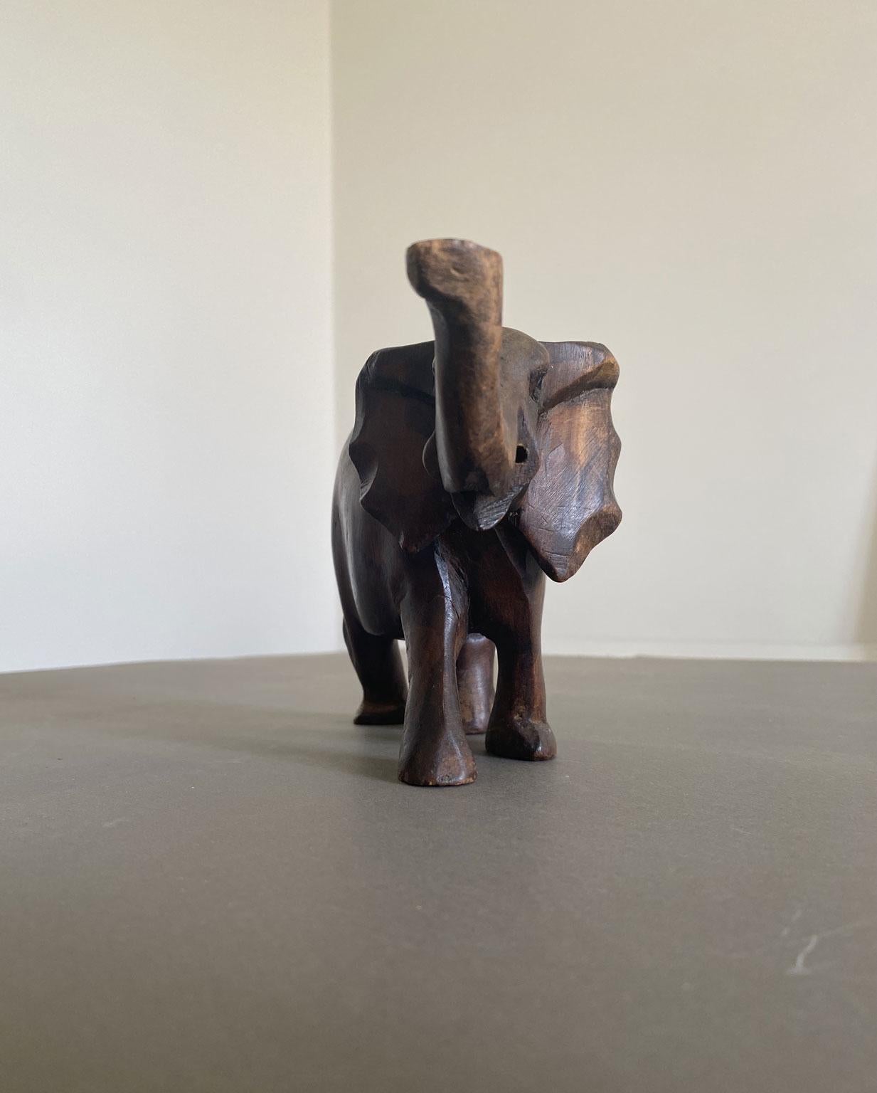 Italiano Italia Fine XX secolo Elefante in legno intagliato in vendita