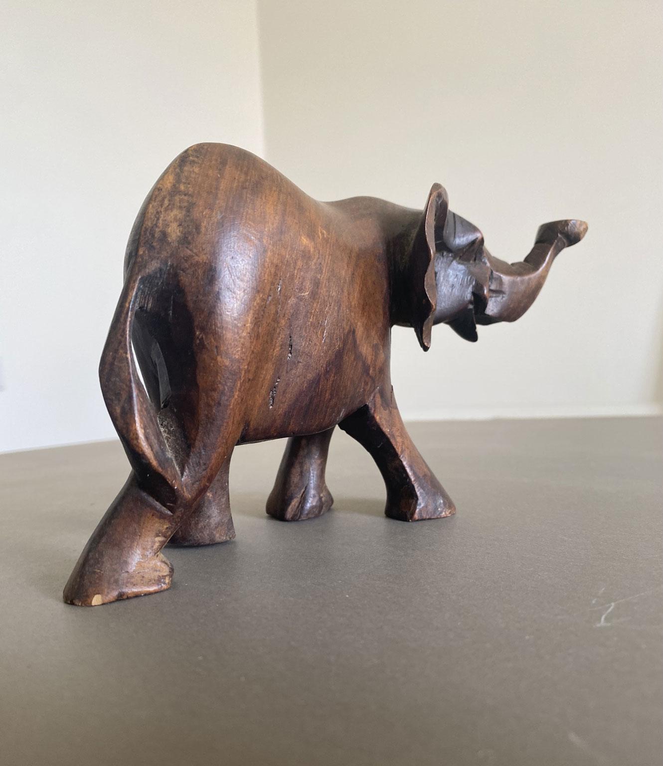 Italia Fine XX secolo Elefante in legno intagliato in vendita 2