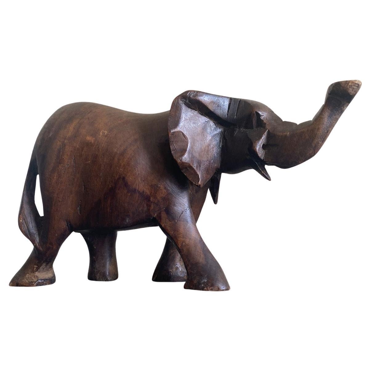 Italia Fine XX secolo Elefante in legno intagliato in vendita