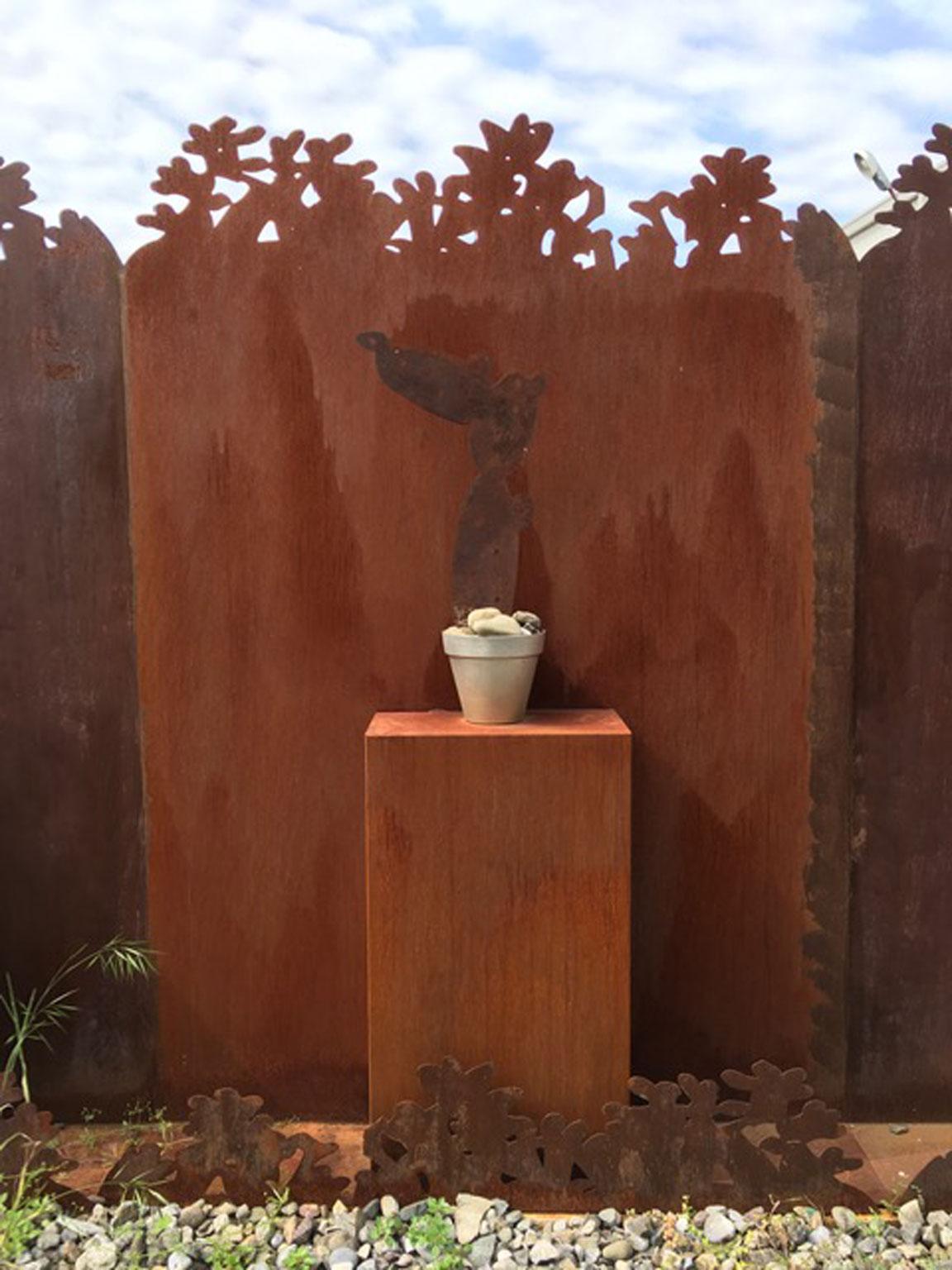 Italy Medium Wrought Iron Cactus in Vase for Garden Decor For Sale 10