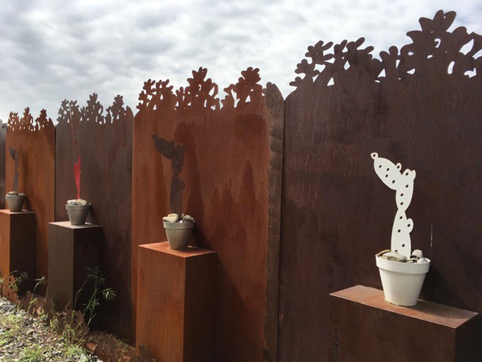 Contemporary Italy Medium Wrought Iron Cactus in Vase for Garden Decor For Sale