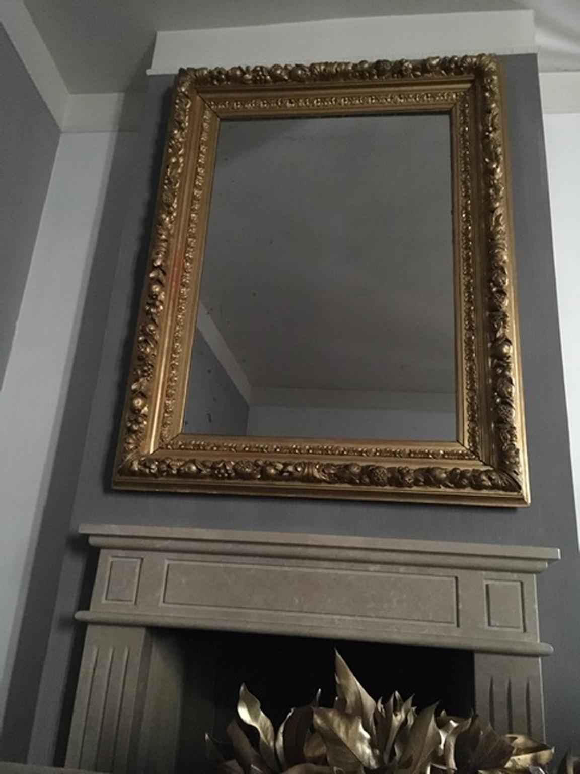 Hand-Carved Italy Mid-18th Century Baroque Mirror with Carved Giltwood Frame For Sale