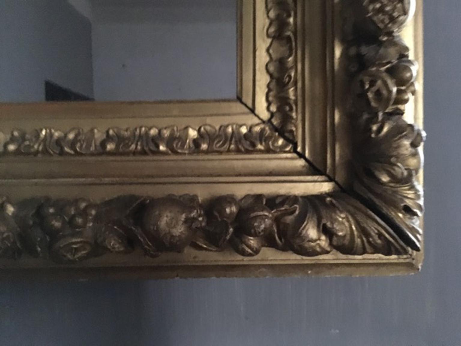 Italy Mid-18th Century Baroque Mirror with Carved Giltwood Frame For Sale 1