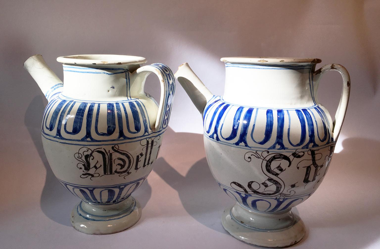 Italian Italy Mid-18th Century Pair of Ceramic Carafes in White and Blue for Pharmacy For Sale