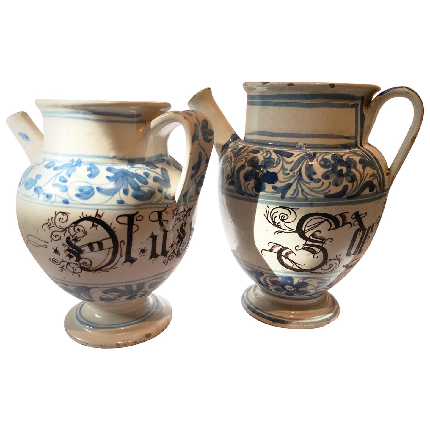 Italy Mid-18th Century Pair of Ceramic Carafes in White and Blue for Pharmacy For Sale