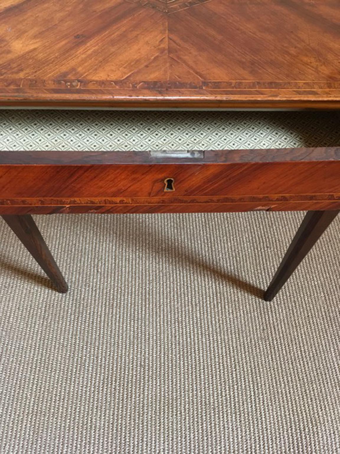 Regency Italy Mid-18th Century Walnut Inlaid Bedside or Side Table with Drawer For Sale