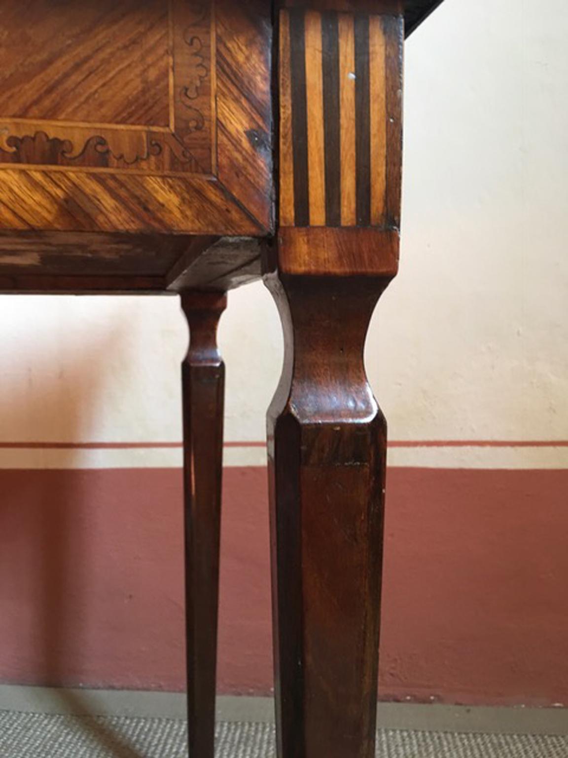 Italian Italy Mid-18th Century Walnut Inlaid Bedside or Side Table with Drawer For Sale