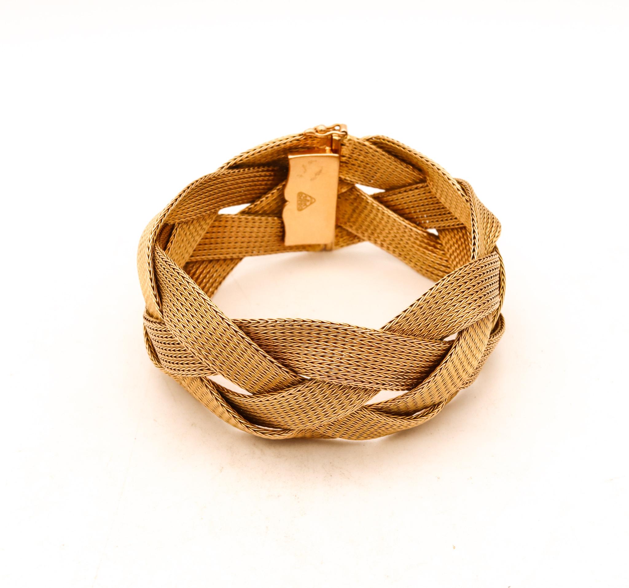Italy Mid Century 1950 Torino Massive Braided Mesh Bracelet in Solid 18kt Gold In Excellent Condition In Miami, FL