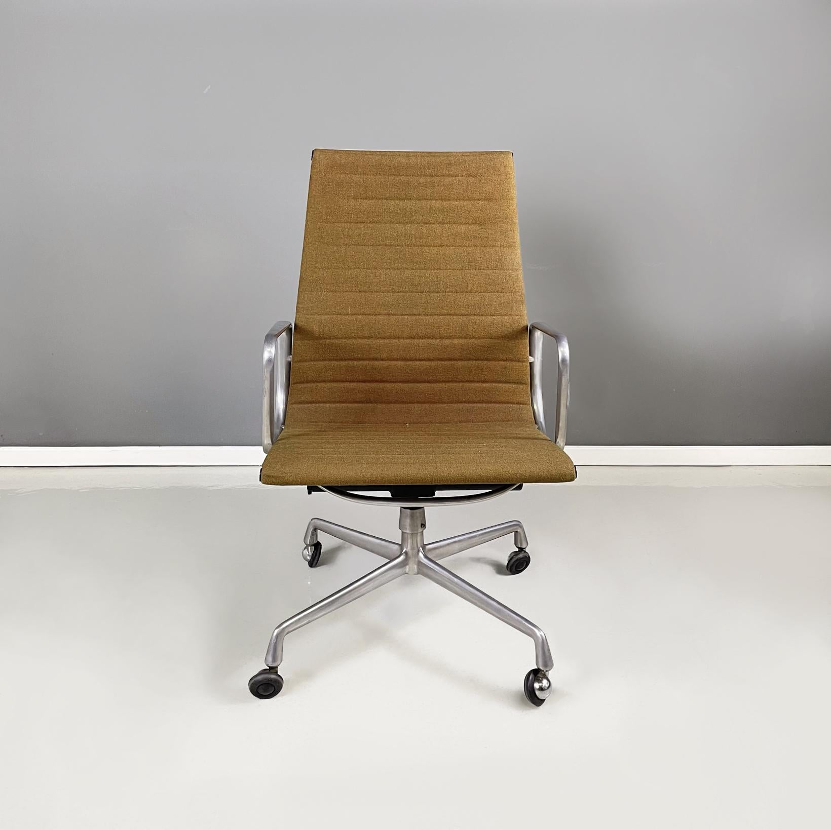 Italy mid-century Office chair EA 119 Aluminum Group by Eames for ICF, 1960s
Office chair mod. EA 119, belonging to Aluminum Group, with aluminum structure. Seat and backrest lightly padded and upholstered in green-brown fabric. Square armrests.