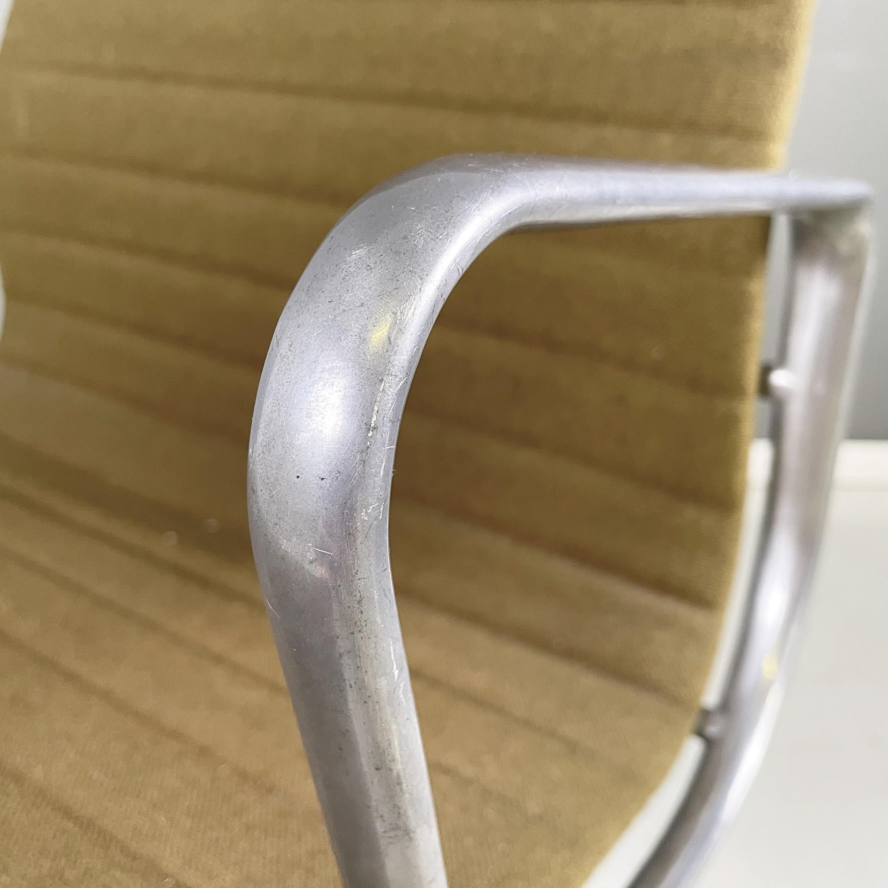 Mid-20th Century Italy mid-century Office chair EA 119 Aluminum Group by Eames for ICF, 1960s