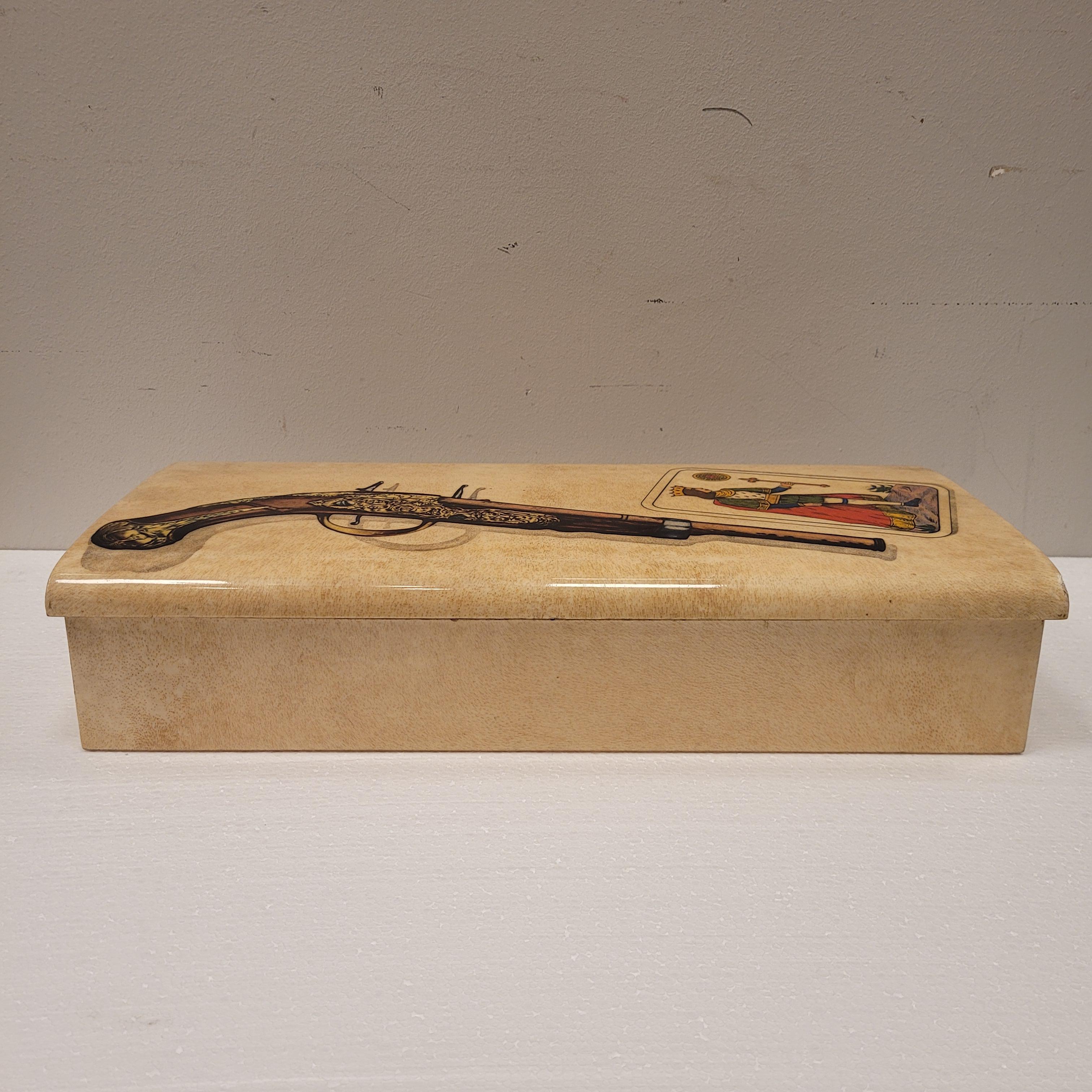 Italy midcentury Aldo Tura game box, Goatskin (parchment) In Good Condition In Valladolid, ES